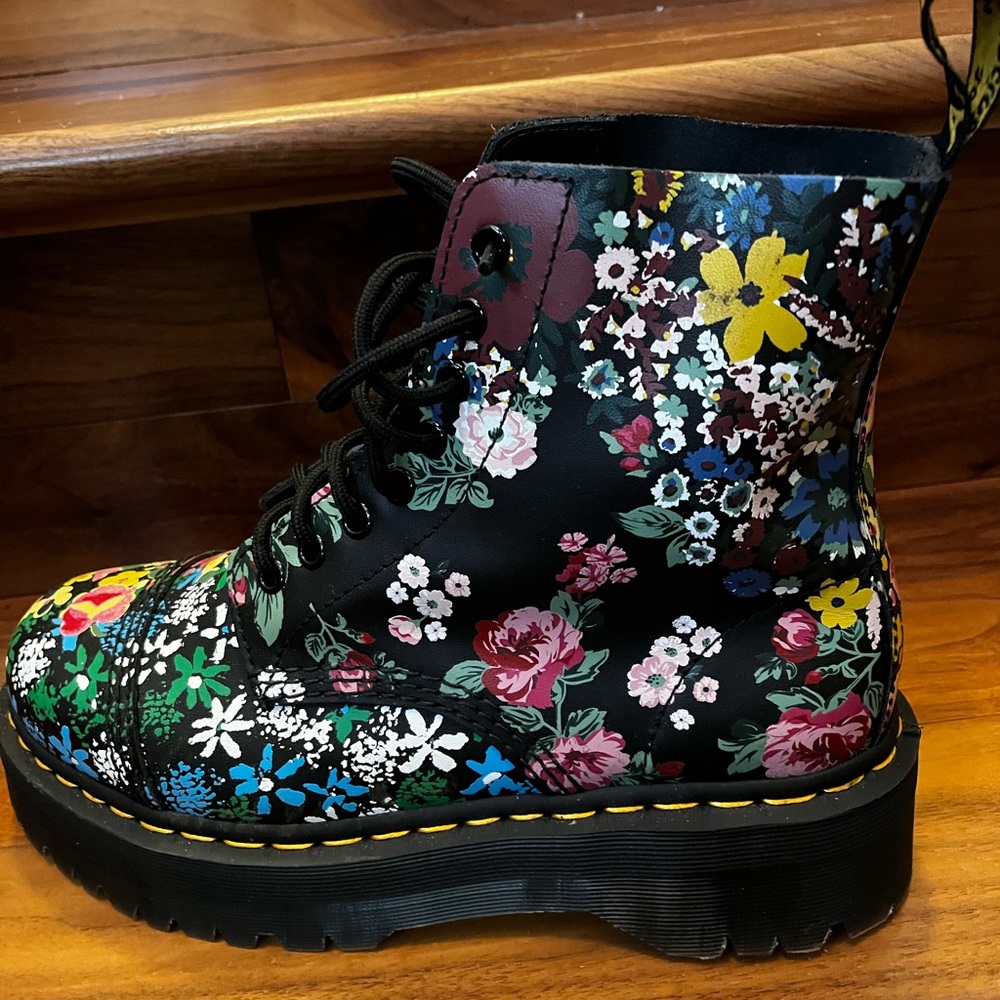 Doc Martens floral boots, only worn once! Size 10